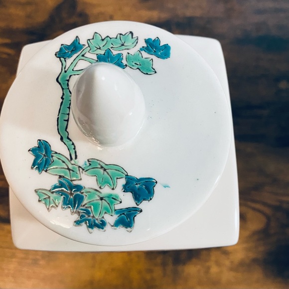 Vintage Imari Style Empress Garden  Made In Japan Rectangular Vase With Lid - Picture 5 of 8